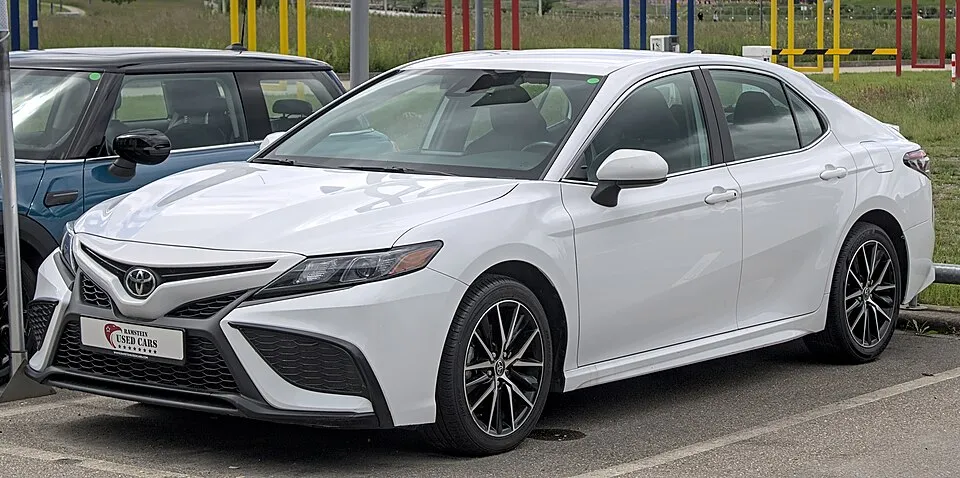 Thuê Toyota Camry tự lái 2022