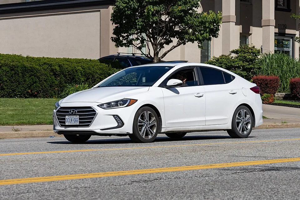 Thuê Hyundai Elantra tự lái 2023