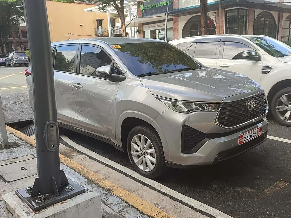Thuê Toyota Innova tự lái 2022
