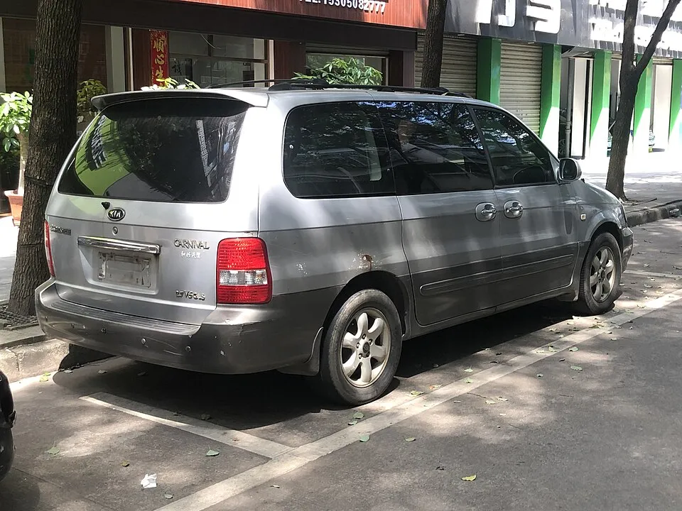 Thuê Kia Carnival tự lái 2022
