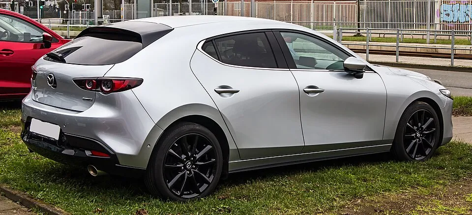 Thuê Mazda 3 tự lái 2022