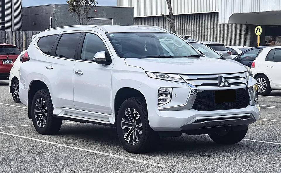 Thuê Mitsubishi Pajero Sport tự lái 2022