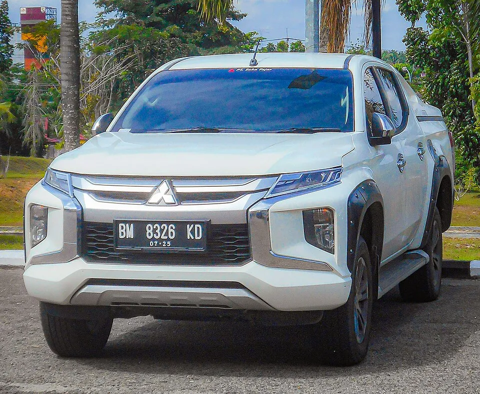 Thuê Mitsubishi Triton tự lái 2022