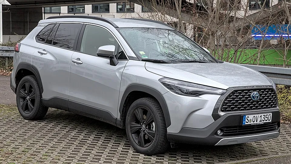 Thuê Toyota Corolla Cross tự lái 2023