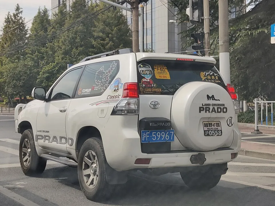 Thuê Toyota Land Cruiser Prado tự lái 2022