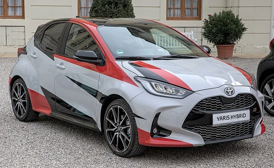 Thuê Toyota Yaris tự lái 2022