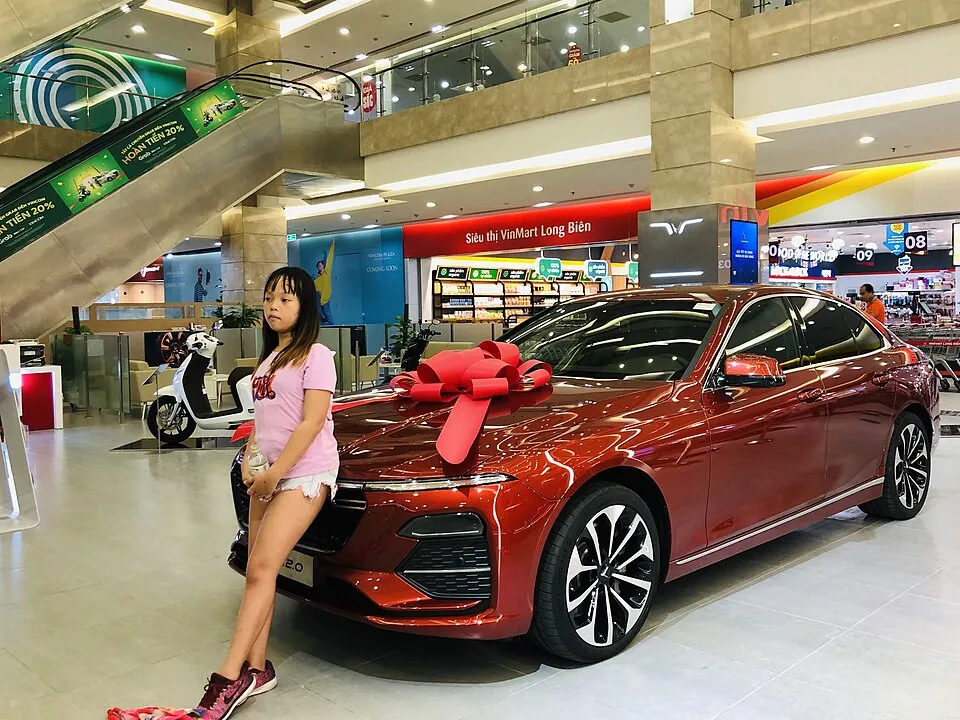 Thuê VinFast Lux A2.0 tự lái 2021
