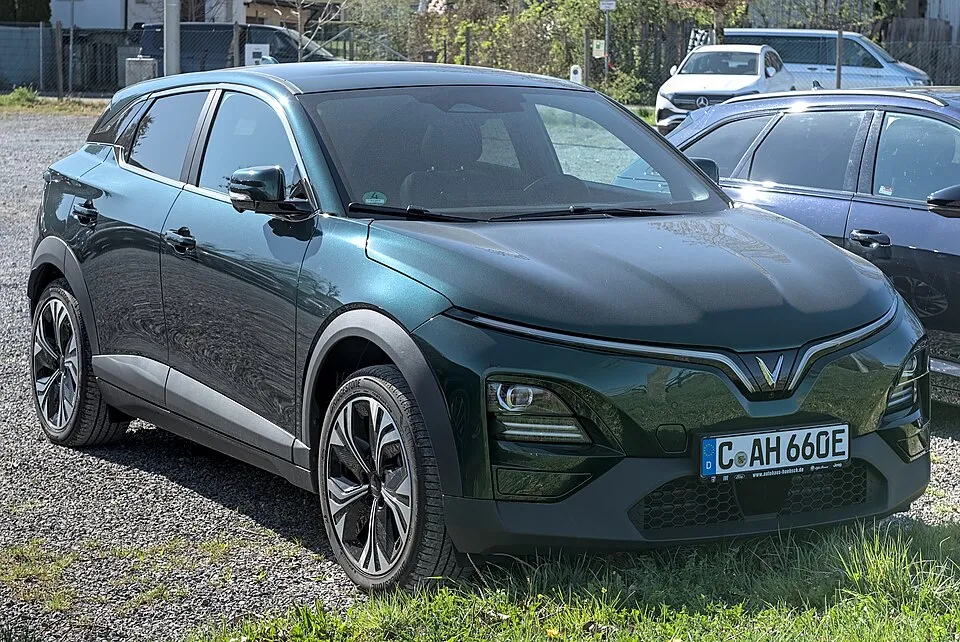 Thuê VinFast VF6 tự lái 2024